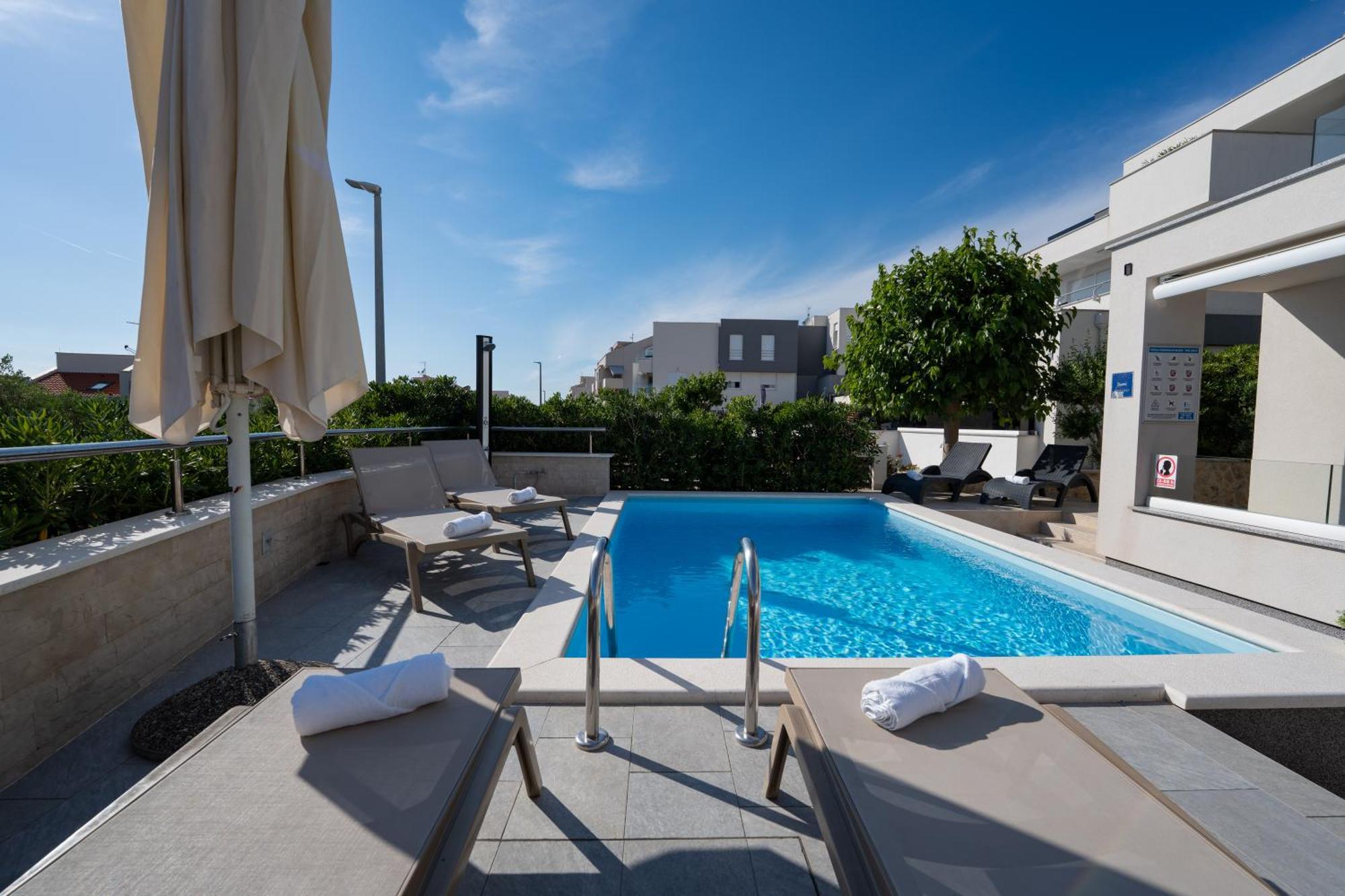 Apartments With Pool Villa Zora Novalja Exterior foto