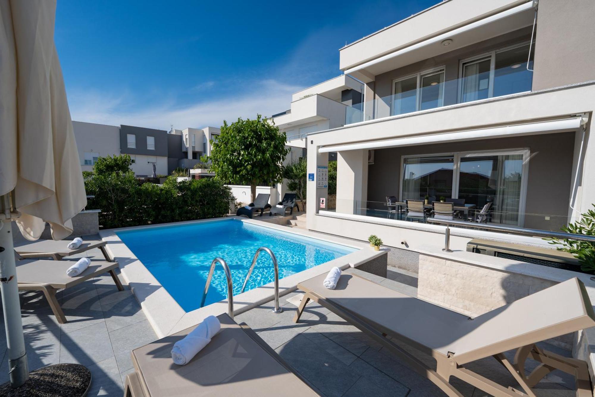Apartments With Pool Villa Zora Novalja Exterior foto